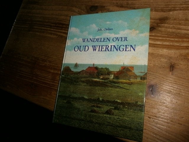 wandelen over oud wieringen veel oude fotos, Ophalen of Verzenden, Gelezen
