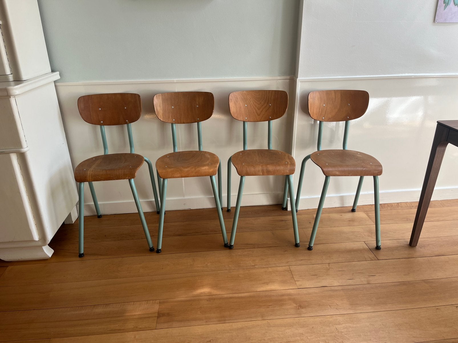 4 Tubax eettafel schoolstoelen, Ophalen, Zo goed als nieuw, Bruin, Hout