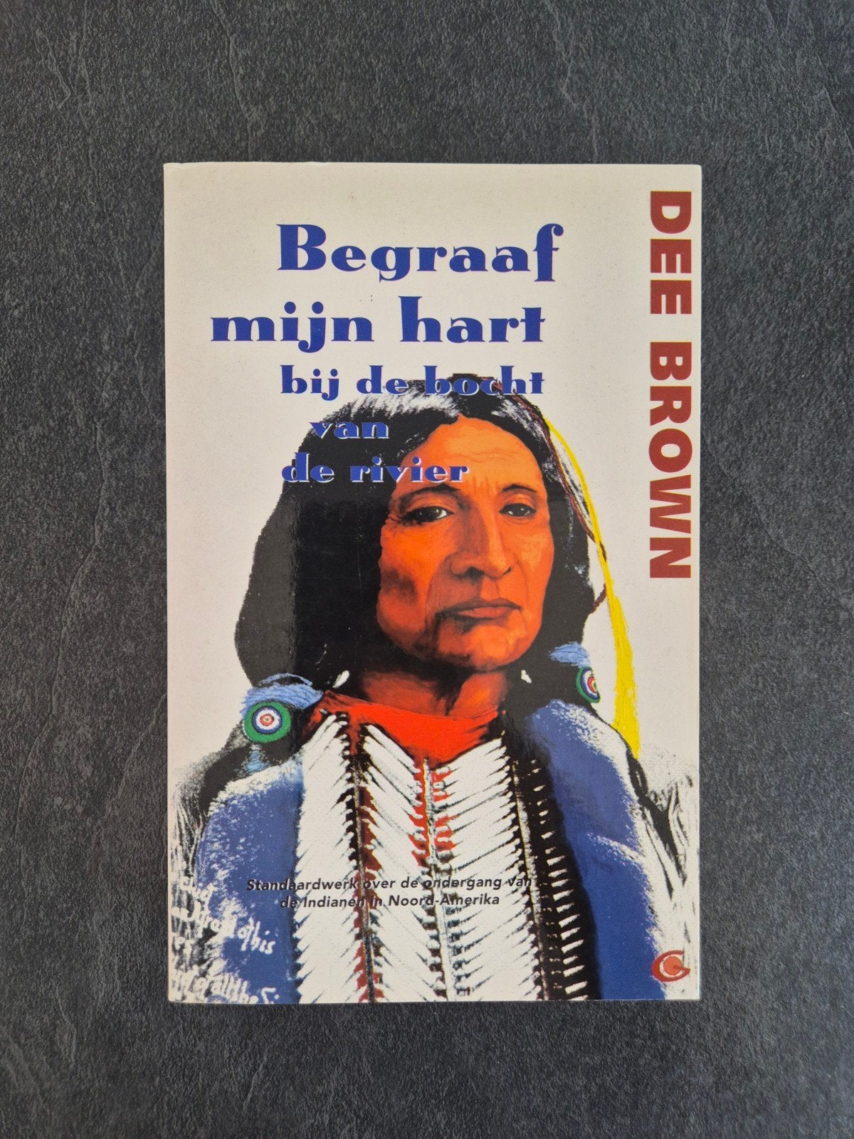 Begraaf mijn hart bij de bocht van de rivier - Dee Brown, Boeken, Ophalen of Verzenden, 20e eeuw of later, Zo goed als nieuw, Dee Brown