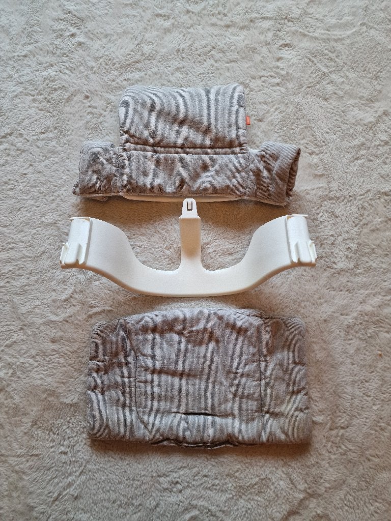 Stokke Tripp Trapp Baby Set Wit + Kussenset (Gestreep), Ophalen, Zo goed als nieuw, Meegroeistoel, Stoelverkleiner