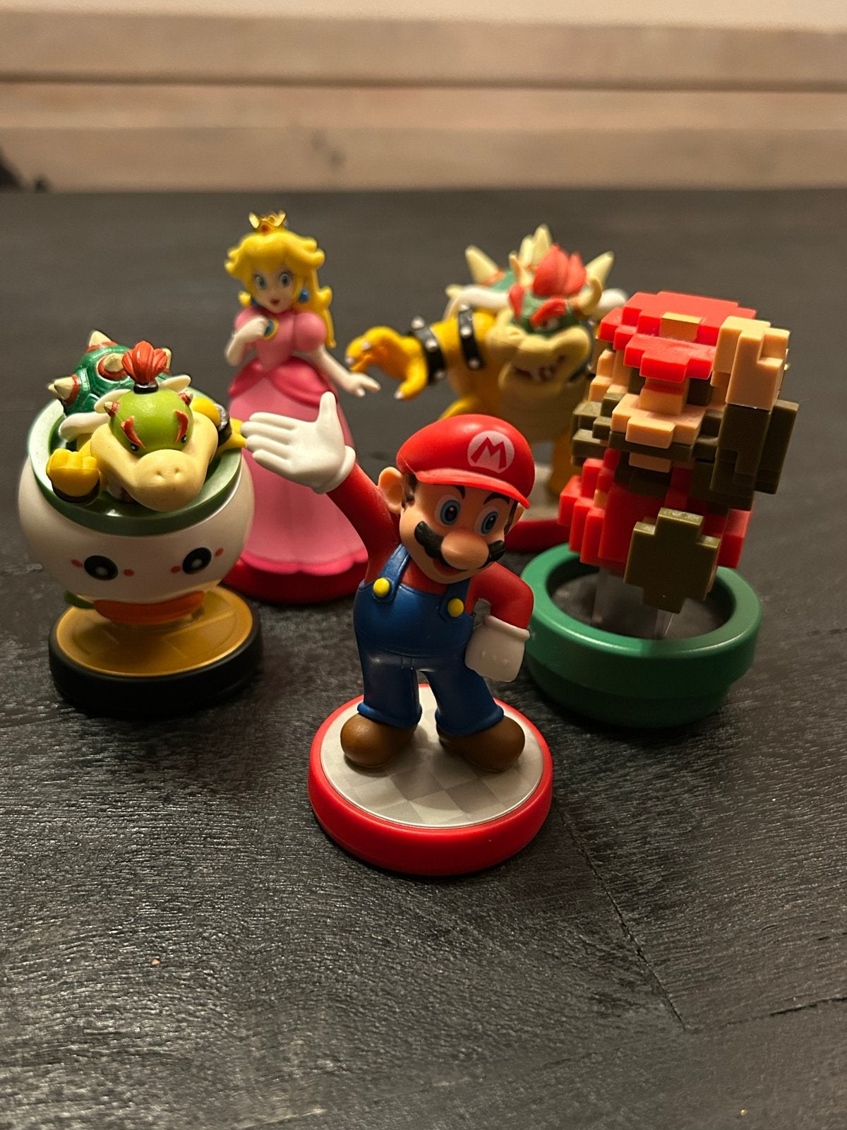 Amiibo set: Mario, Peach, Bowser, Bowser Jr. en 8-bit Mario, Spelcomputers en Games, Ophalen of Verzenden, Zo goed als nieuw