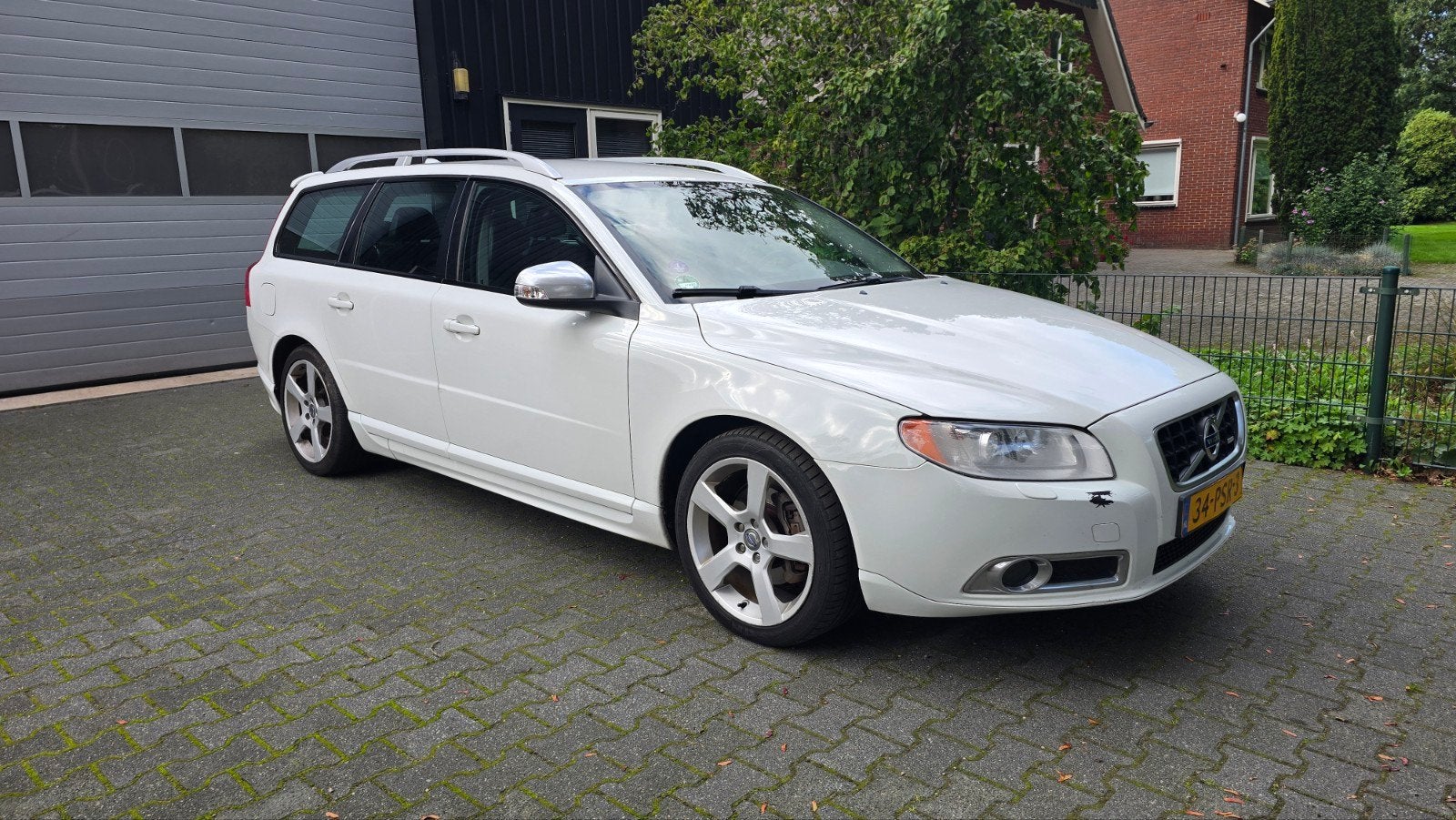 Volvo V70 2.0 T R-design 2011, 1800 kg, Zwart, 4 cilinders, Wit