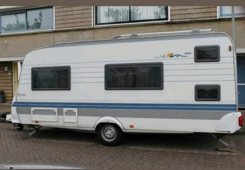 Nette Hobby de luxe 500 KFME  met vast stapelbed, Hobby, Treinzit, Particulier, Tot en met 6