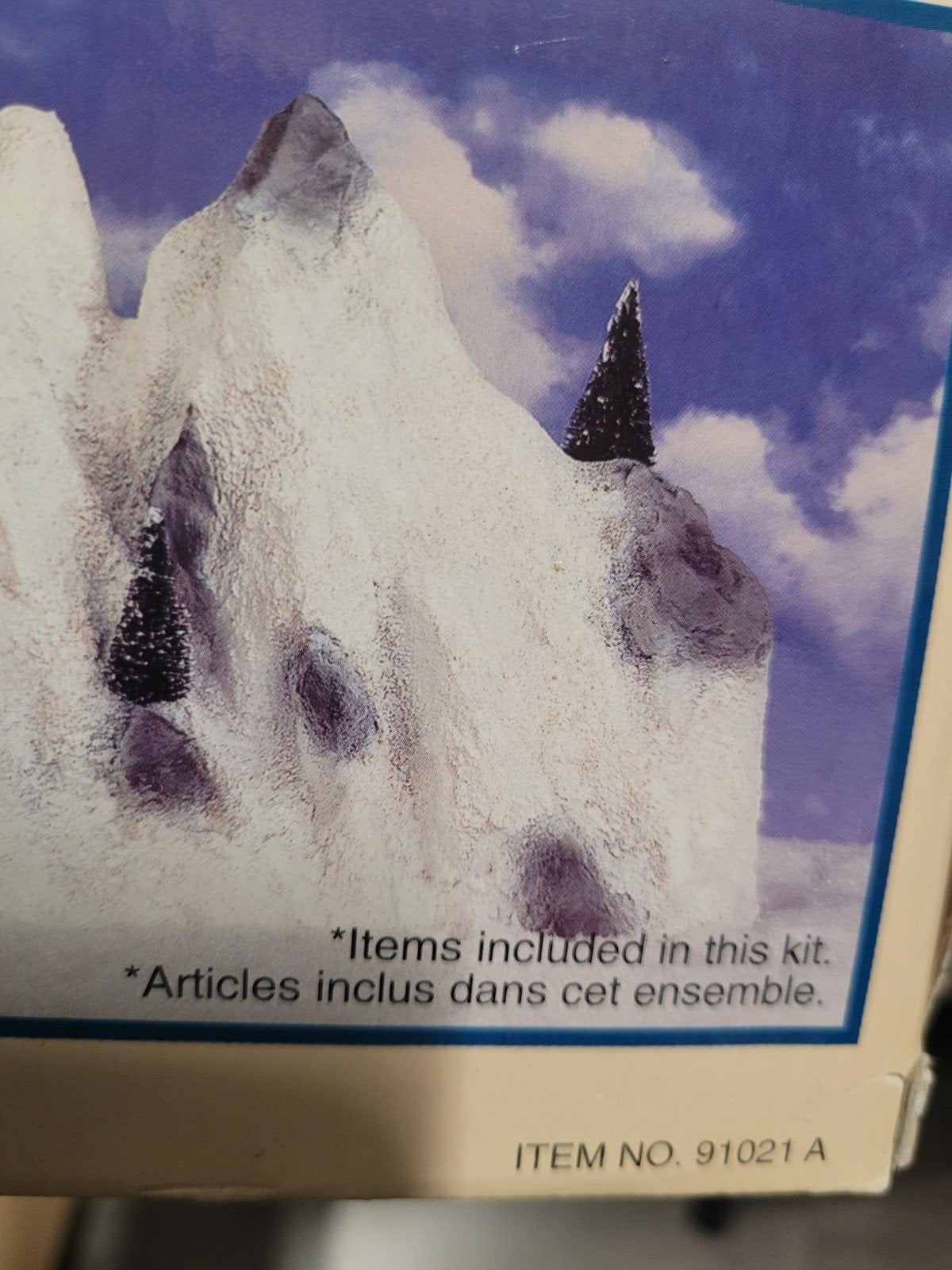 Lemax Ski Mountain Backdrop met bomen - Art.nr. 91021, Ophalen of Verzenden, Nieuw