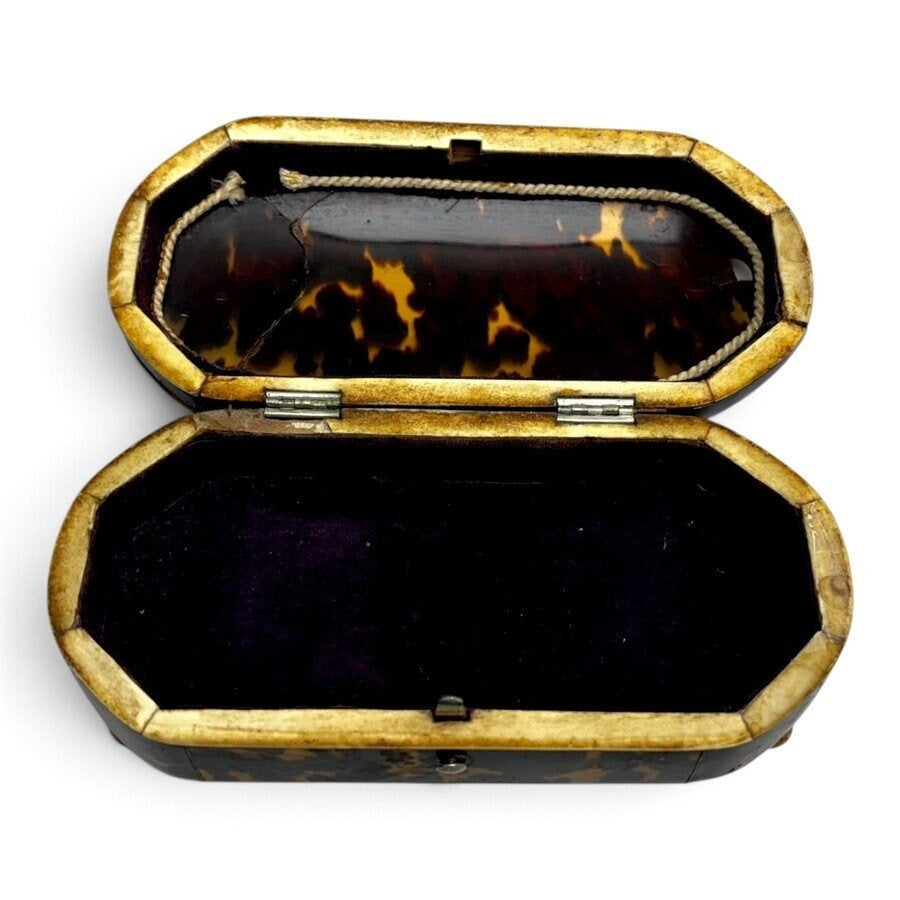 Schildpad doosje met schepwerk H Ellens Oving Sr 1833-1871, Ophalen of Verzenden, Zilver