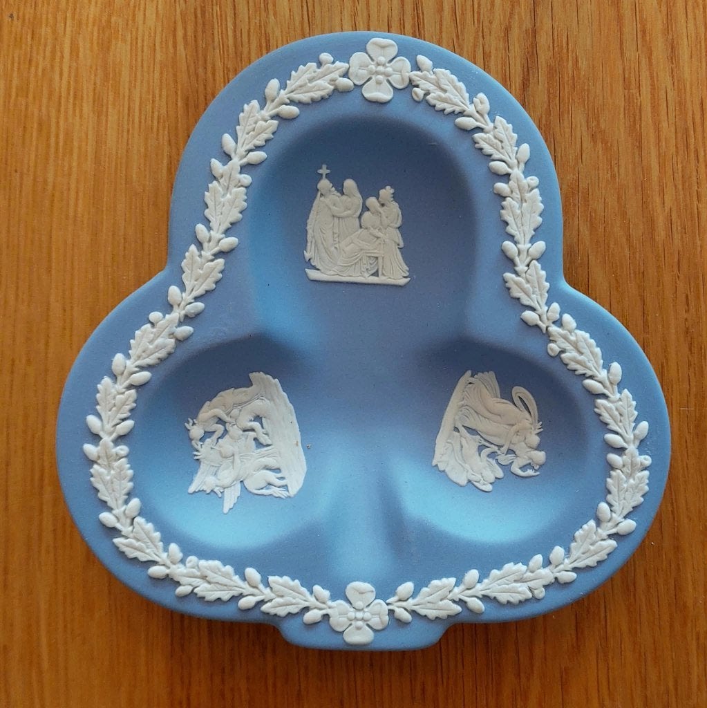 Wedgwood Jasperware schaaltje klaverblad, Antiek en Kunst, Ophalen of Verzenden