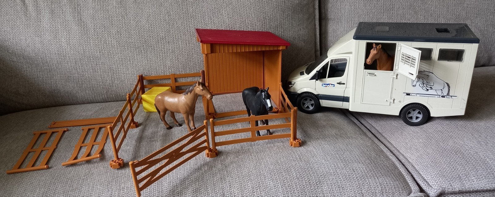 Bruder Mercedes-Benz Sprinter paardentransporter met stal, Ophalen of Verzenden, Gebruikt
