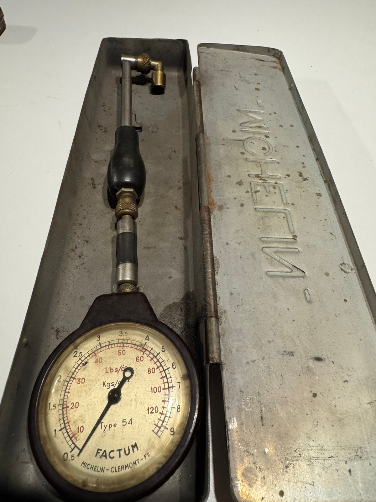 Manometer Michelin Clermont type 54, Ophalen