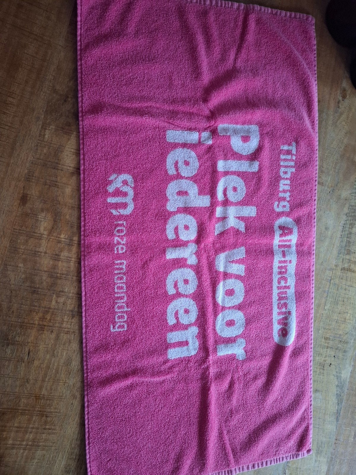roze maandag 2025  2 handdoeken, Ophalen of Verzenden, Nieuw