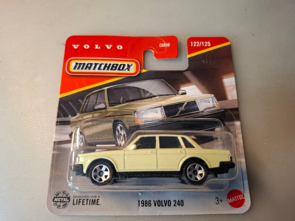 Matchbox 122 - 1986 Volvo 240 [wit] 1/60 MIB, Ophalen of Verzenden, Nieuw, Auto