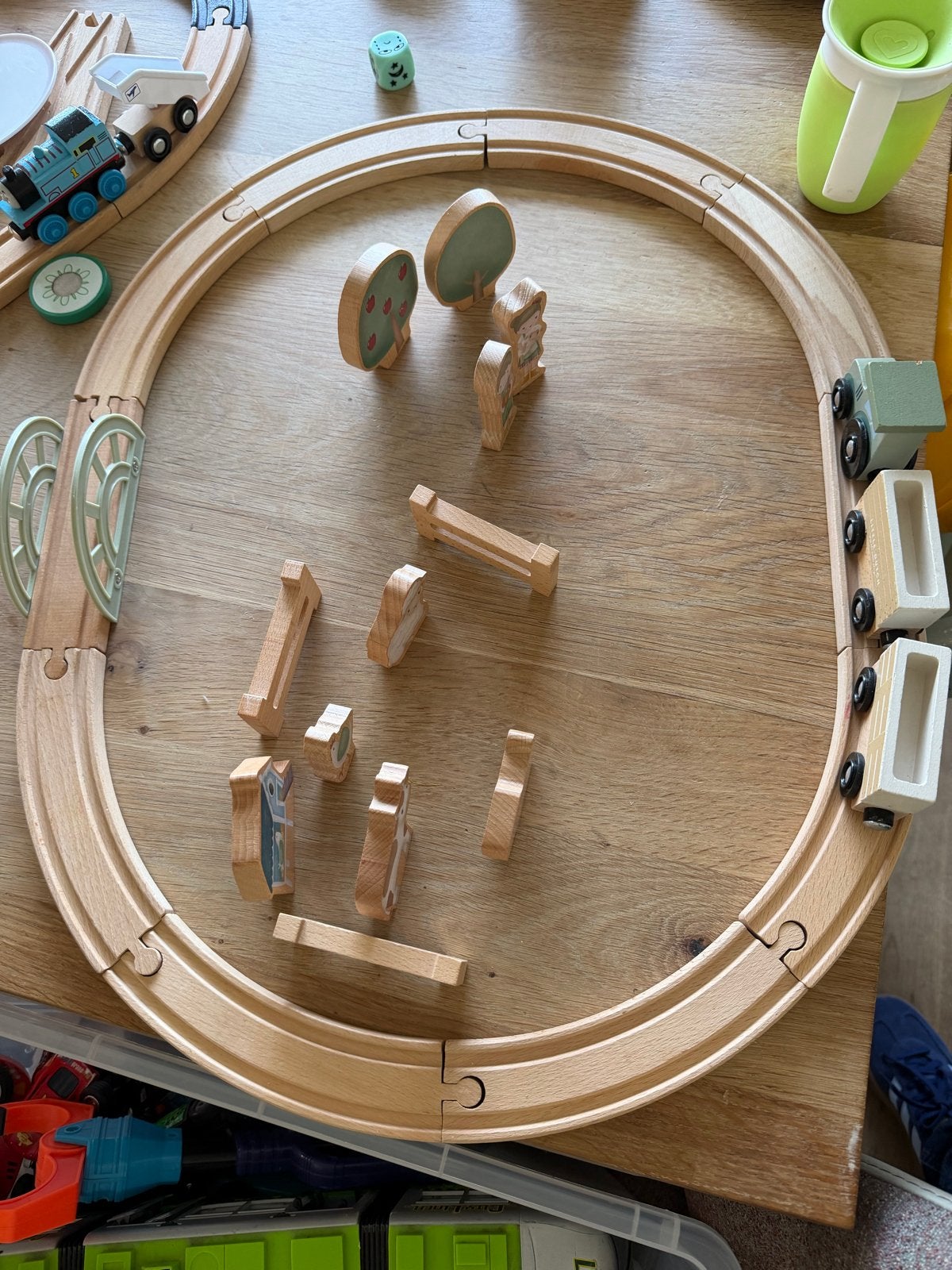 Little dutch Houten treinbaan met boerderij en accessoires, Kinderen en Baby's, Ophalen of Verzenden, Gebruikt, Rij- of Hobbelspeelgoed