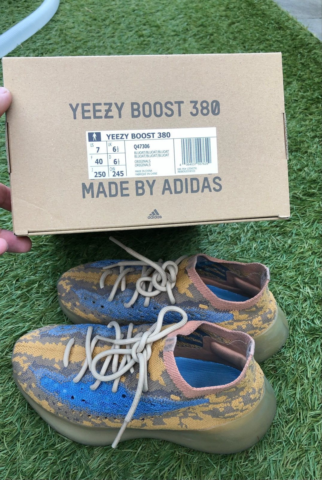 Yeezy Boost 380 Q47306 - Maat 40, Ophalen of Verzenden, Zo goed als nieuw, Blauw, Sneakers of Gympen