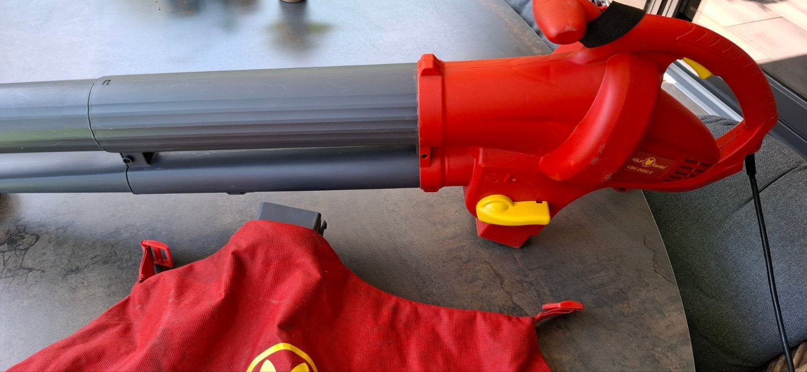 Wolf-Garten LBV 2600 E Zuig- en bladblazer met versnipperaar, Ophalen of Verzenden, Zo goed als nieuw, Met opvangzak, Handgedragen