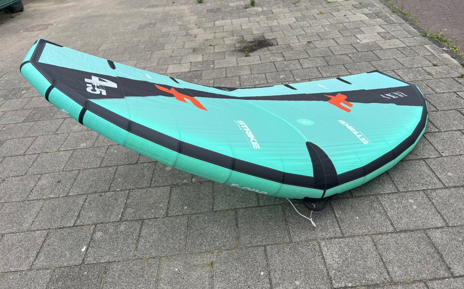 F-one Strike 4,5m2, V4 met carbon boom, Watersport en Boten, Wingsurfen, Ophalen of Verzenden, Zo goed als nieuw, Wingsurf-wing