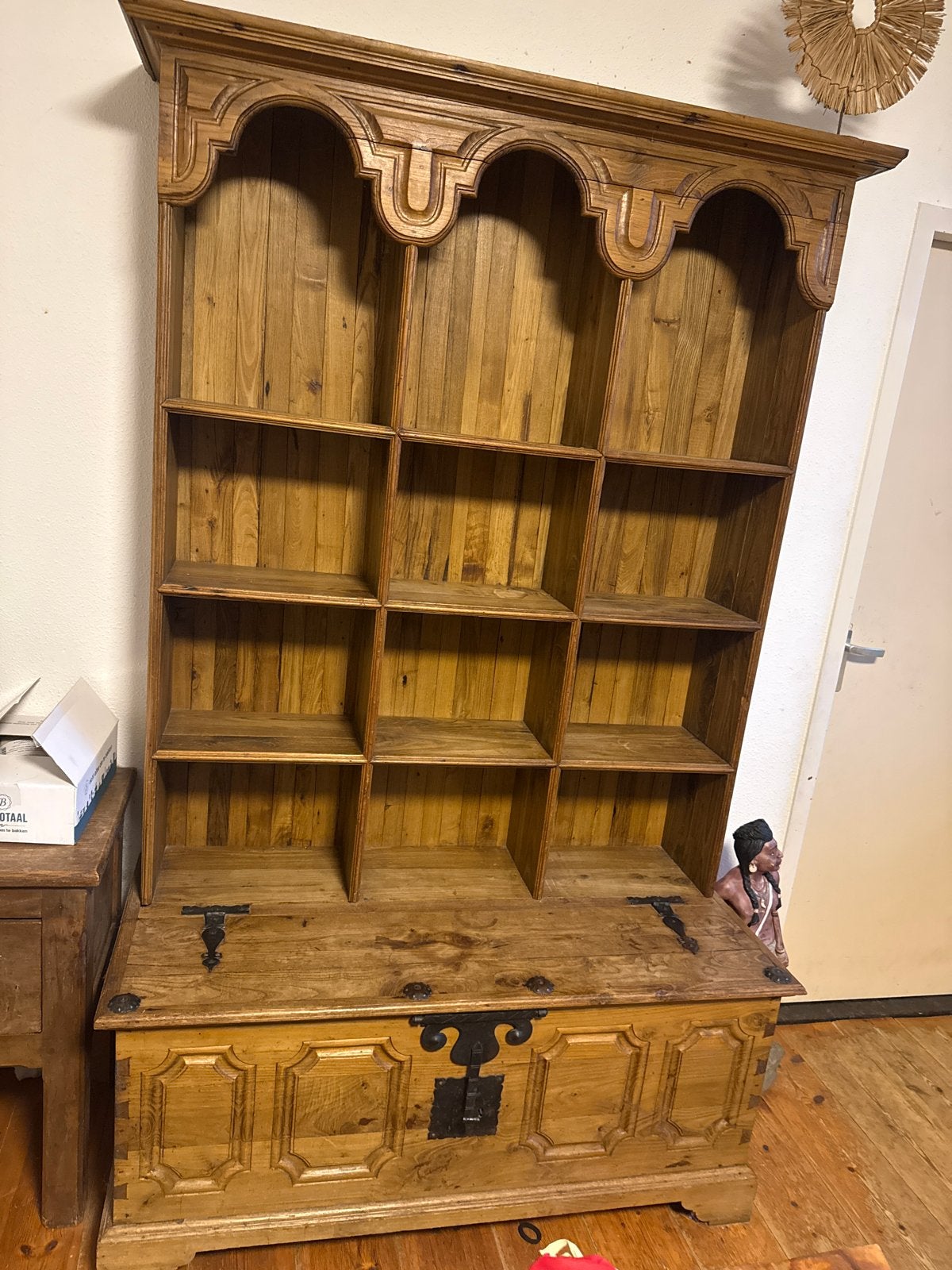 Antieke kast met kist - zware houtkwaliteit, Antiek en Kunst, Antiek | Meubels | Kasten, Ophalen