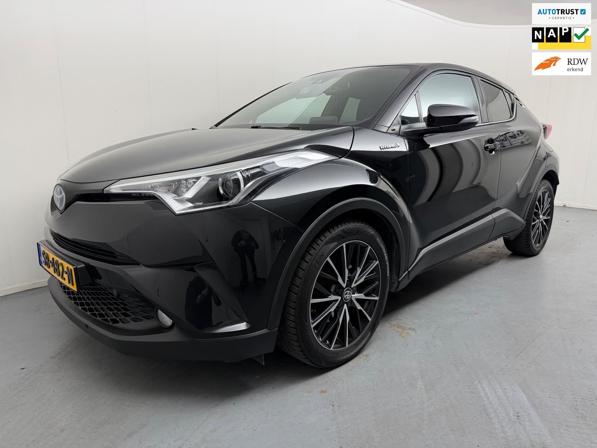 Toyota C-HR 1.8 Hybrid Dynamic # Camera # Navi # 18" # Nap #, Dealer onderhouden, Euro 6, 4 cilinders, Zwart