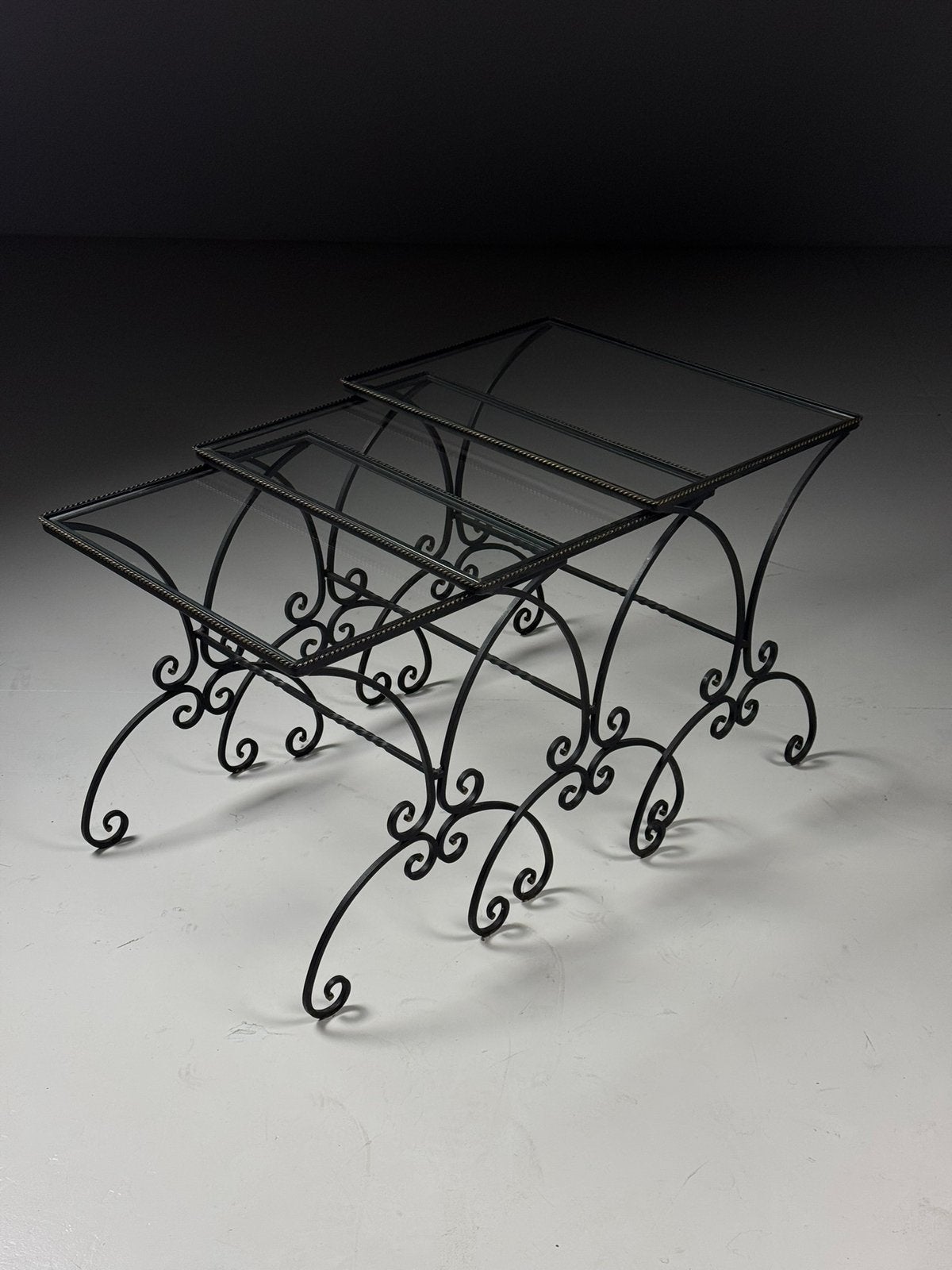 Set smeedijzeren nesting tables, Ophalen