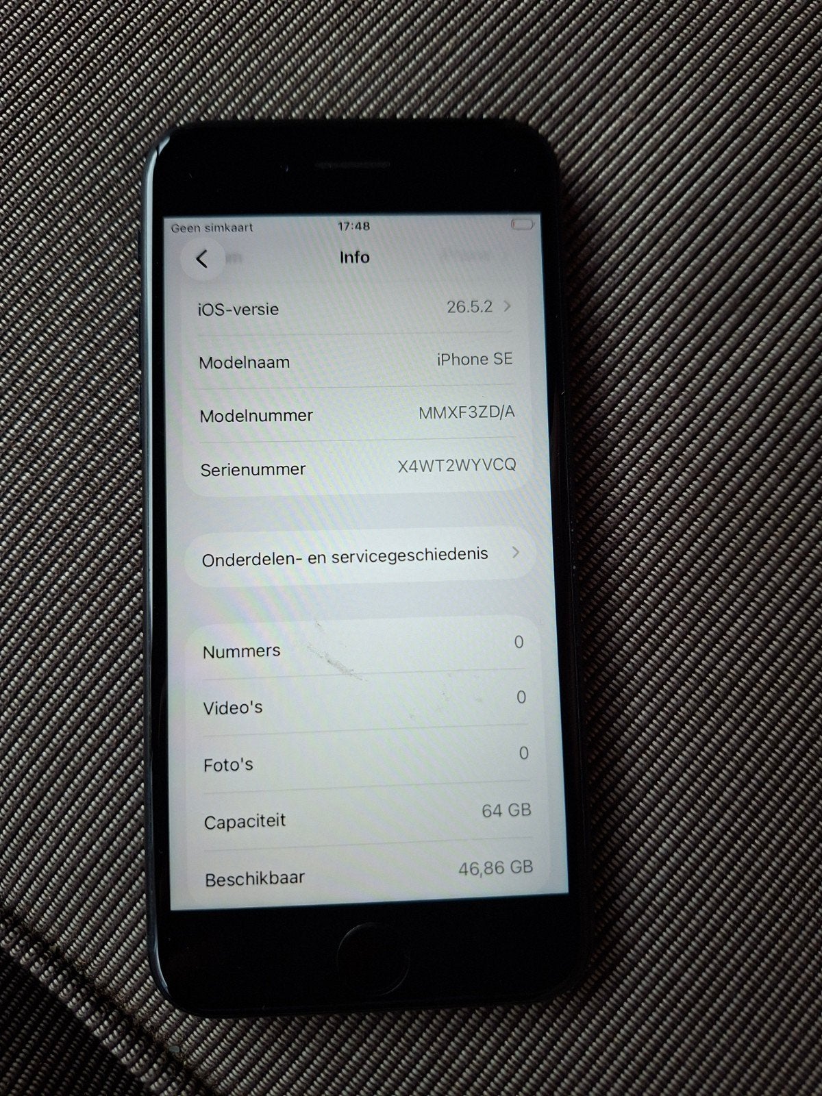 iPhone SE (2022) 64GB Zwart - Batterij 77%, Telecommunicatie, Gebruikt, Blauw, 78 %, Ophalen of Verzenden