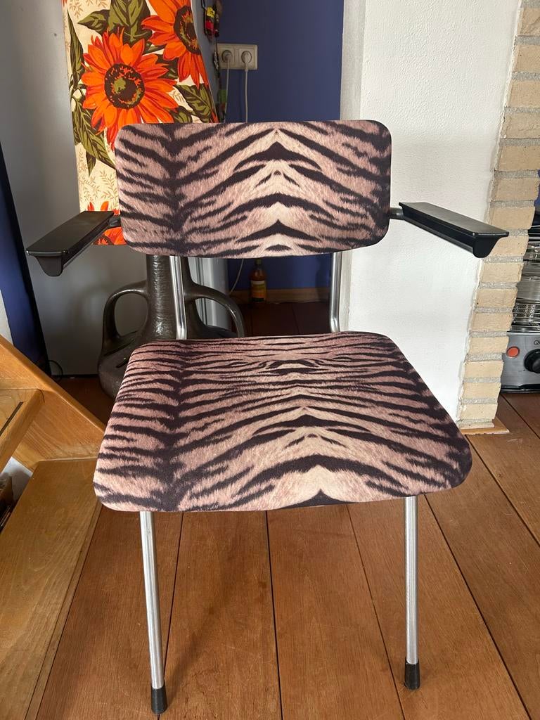 Gispen stoel met tijgerprint bekleding, Huis en Inrichting, Stoelen, Gebruikt, Overige kleuren, Ophalen of Verzenden, Metaal
