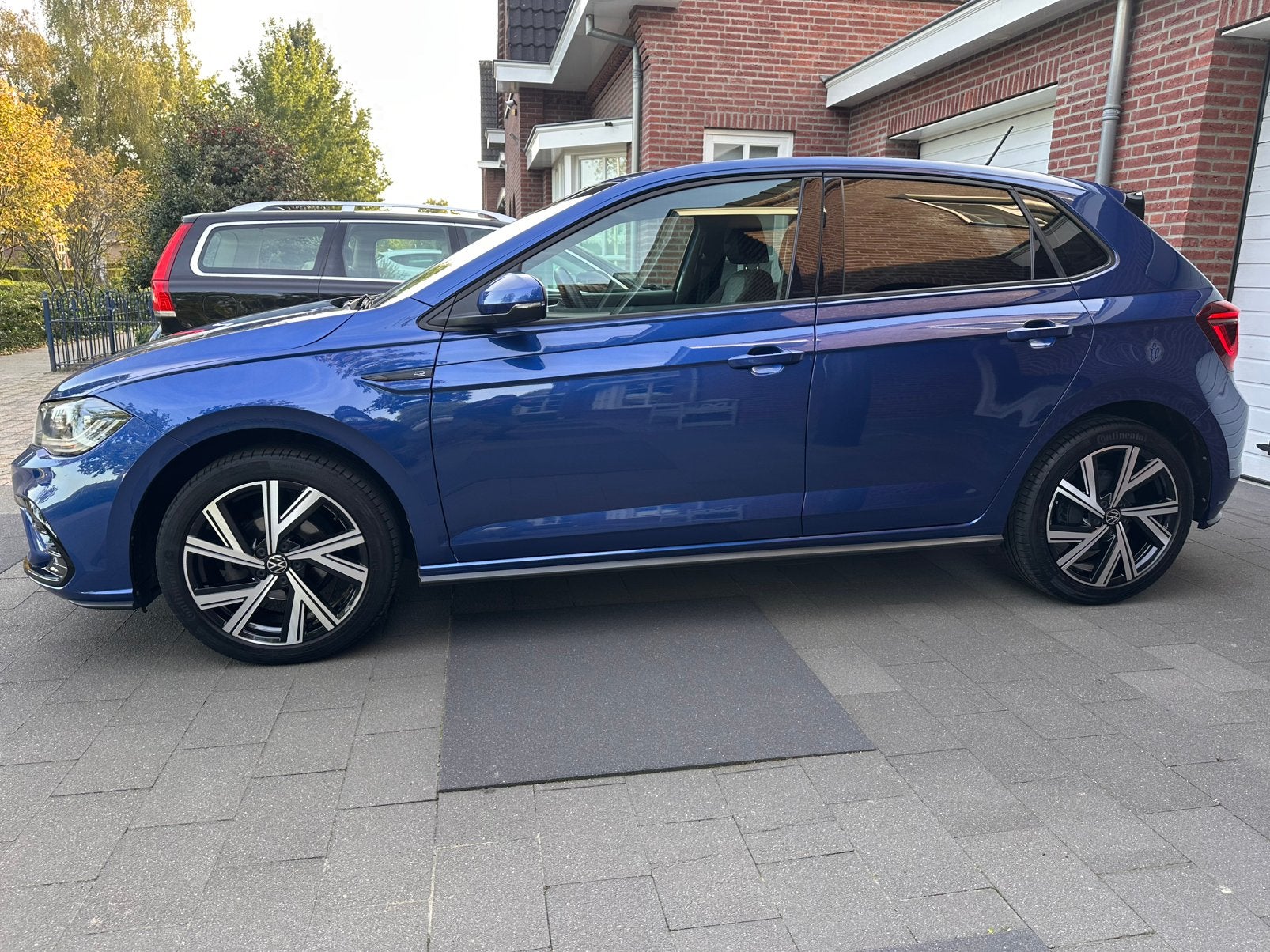 Volkswagen Polo 1.0 TSI R-line | IQ light | Camera | Carplay, Auto's, Voorwielaandrijving, Dealer onderhouden, Stof, Blauw