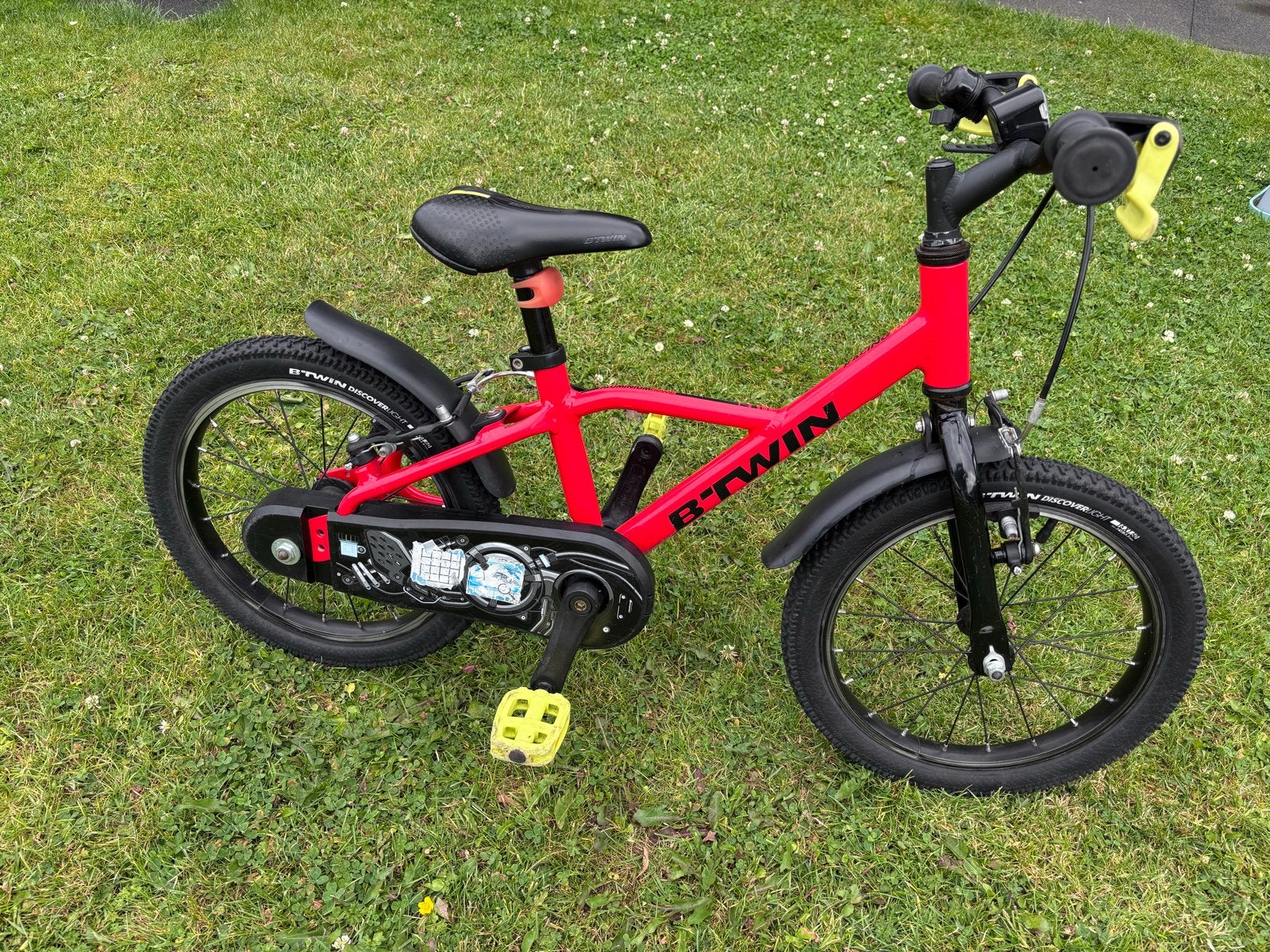 B'Twin Kinderfiets 16 inch - Zo goed als nieuw, Ophalen, Zo goed als nieuw, Velgrem, 16 tot 20 inch