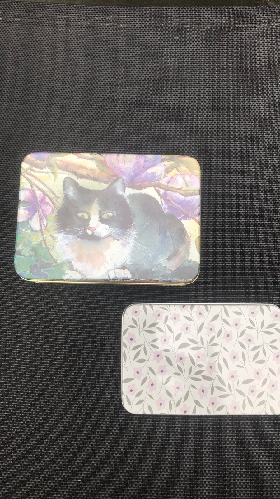 2 blikjes bloemen en kat, Ophalen of Verzenden, Zo goed als nieuw, Overige
