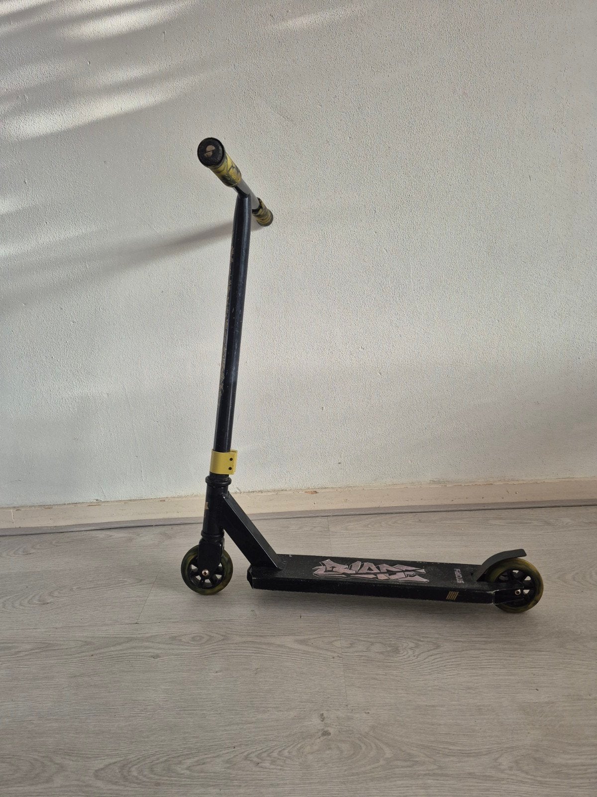 Stuntstep Story Raw met gouden details, Fietsen en Brommers, Ophalen of Verzenden, Gebruikt, Gewone step, Story