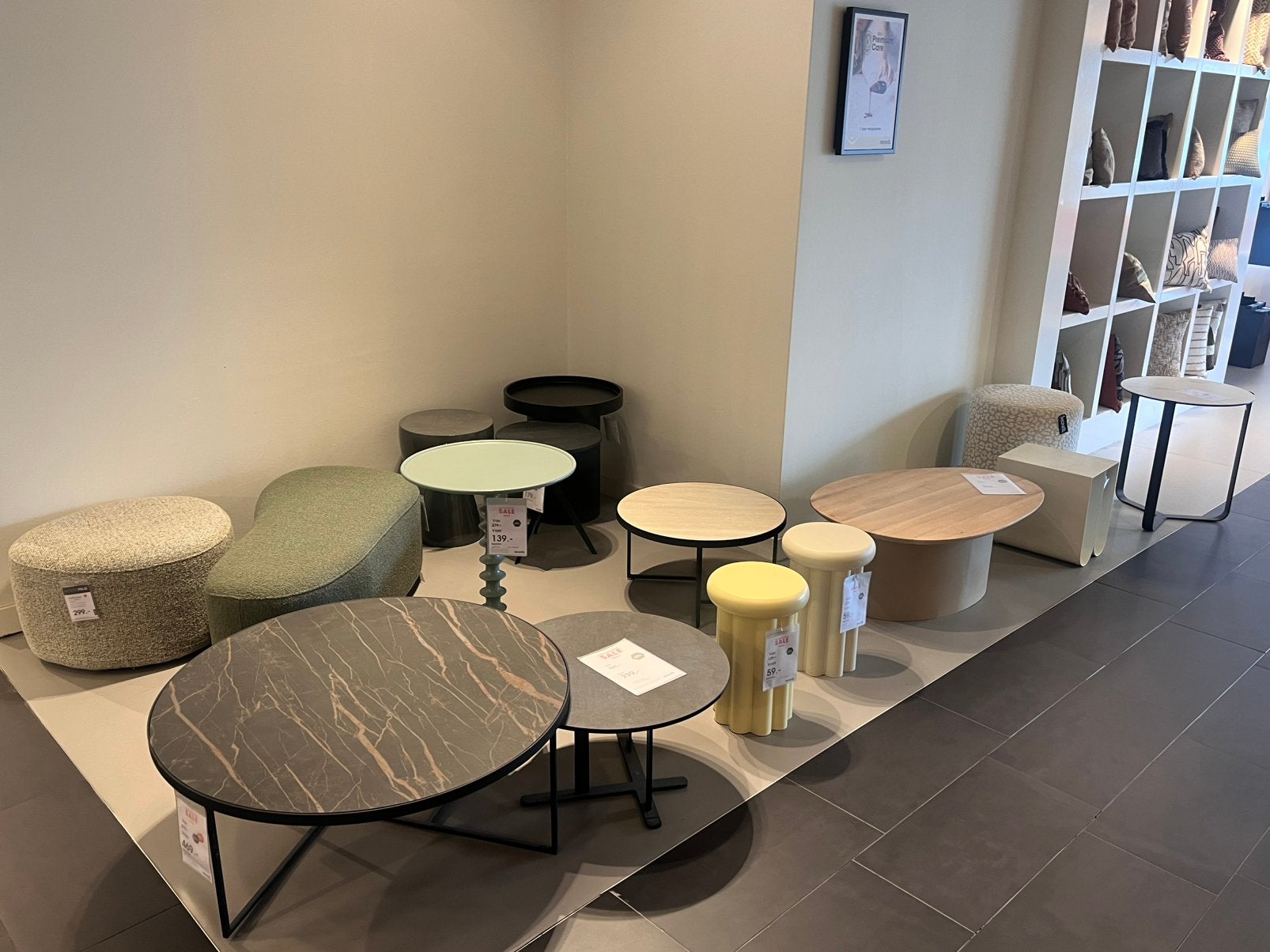 Montèl sale salontafels/ poefjes €50 tot €469,-, Ophalen