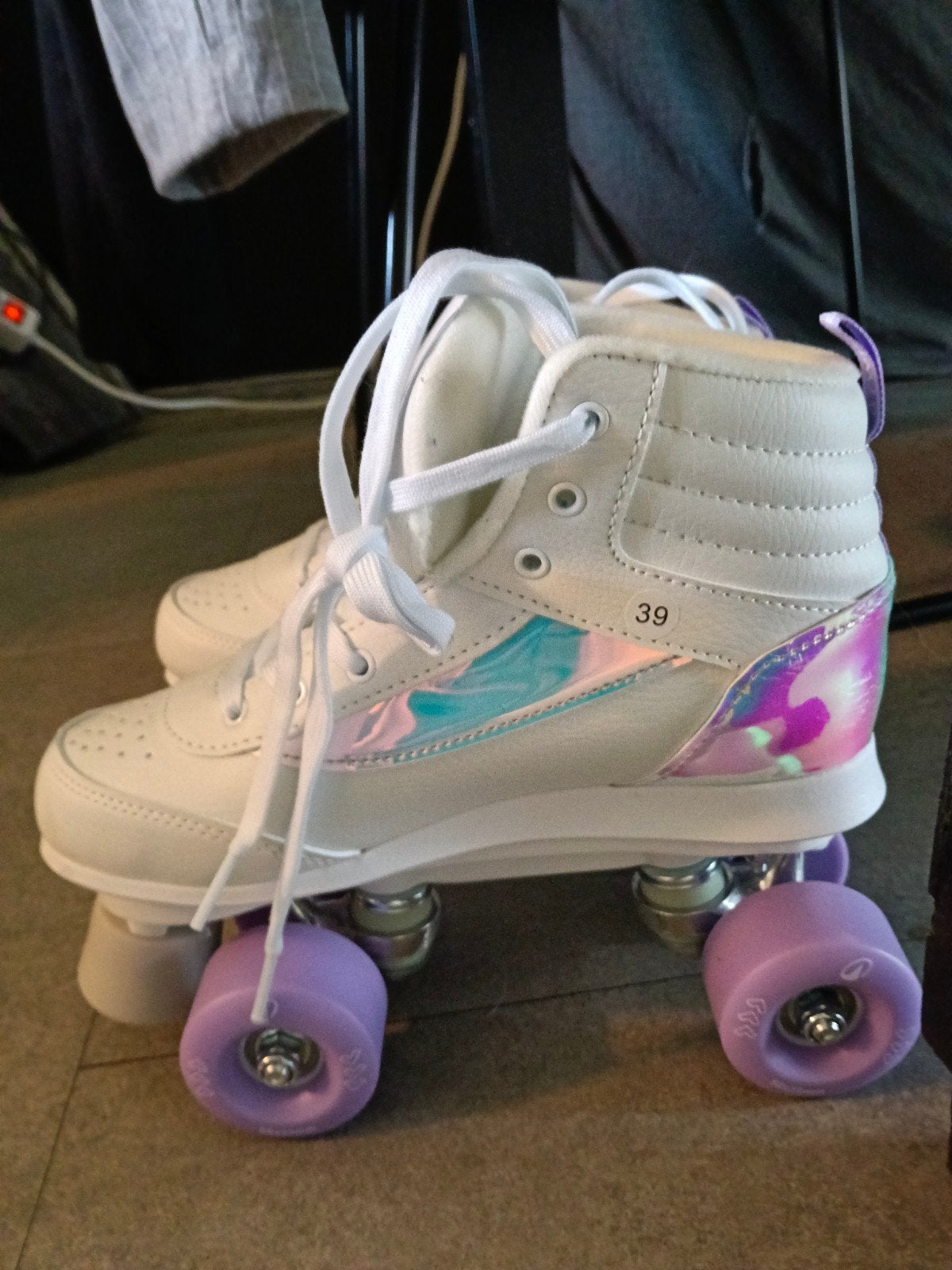 Witte rolschaatsen met paarse wielen - Maat 39, Ophalen of Verzenden, Nieuw, Overige typen, Overige merken