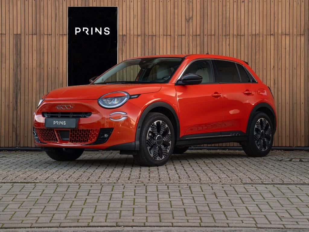 Fiat 600 1.2 Hybrid La Prima 145pk | Full option | CarPlay |, 145 pk, Gebruikt, Huisgarantie, Met garantie (alle)