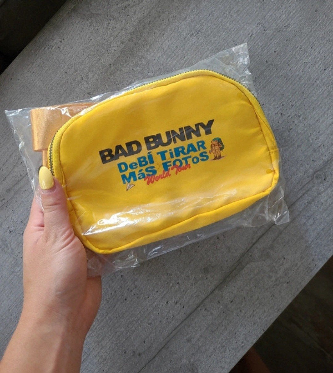 Bad Bunny World Tour Fanny Pack - Nieuw, Ophalen of Verzenden, Nieuw, Geel, Overige typen