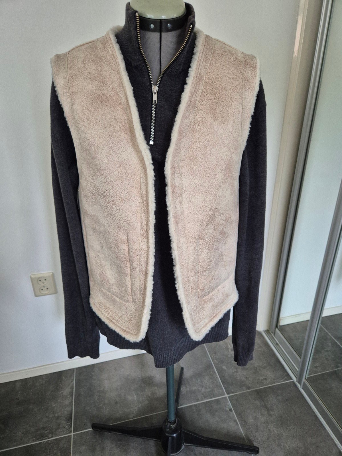 Gilet/bodywarmer, maat M  reversible, Ophalen of Verzenden, Nieuw, Maat 38/40 (M), Beige