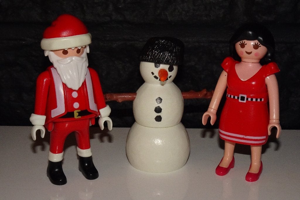 09 - Kerstman en vrouw met sneeuwpop 2692, Ophalen of Verzenden