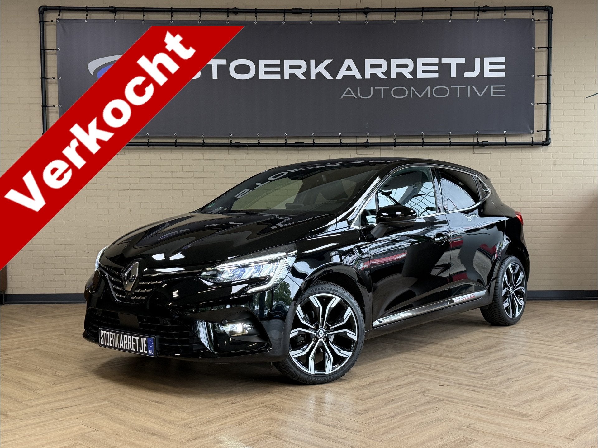 Renault Clio 1.0 TCe 92pk Aut | Intens | Groot Navi | Bose |, Auto's, Renault, Leder en Stof, Zwart, 14 km/l, Bedrijf