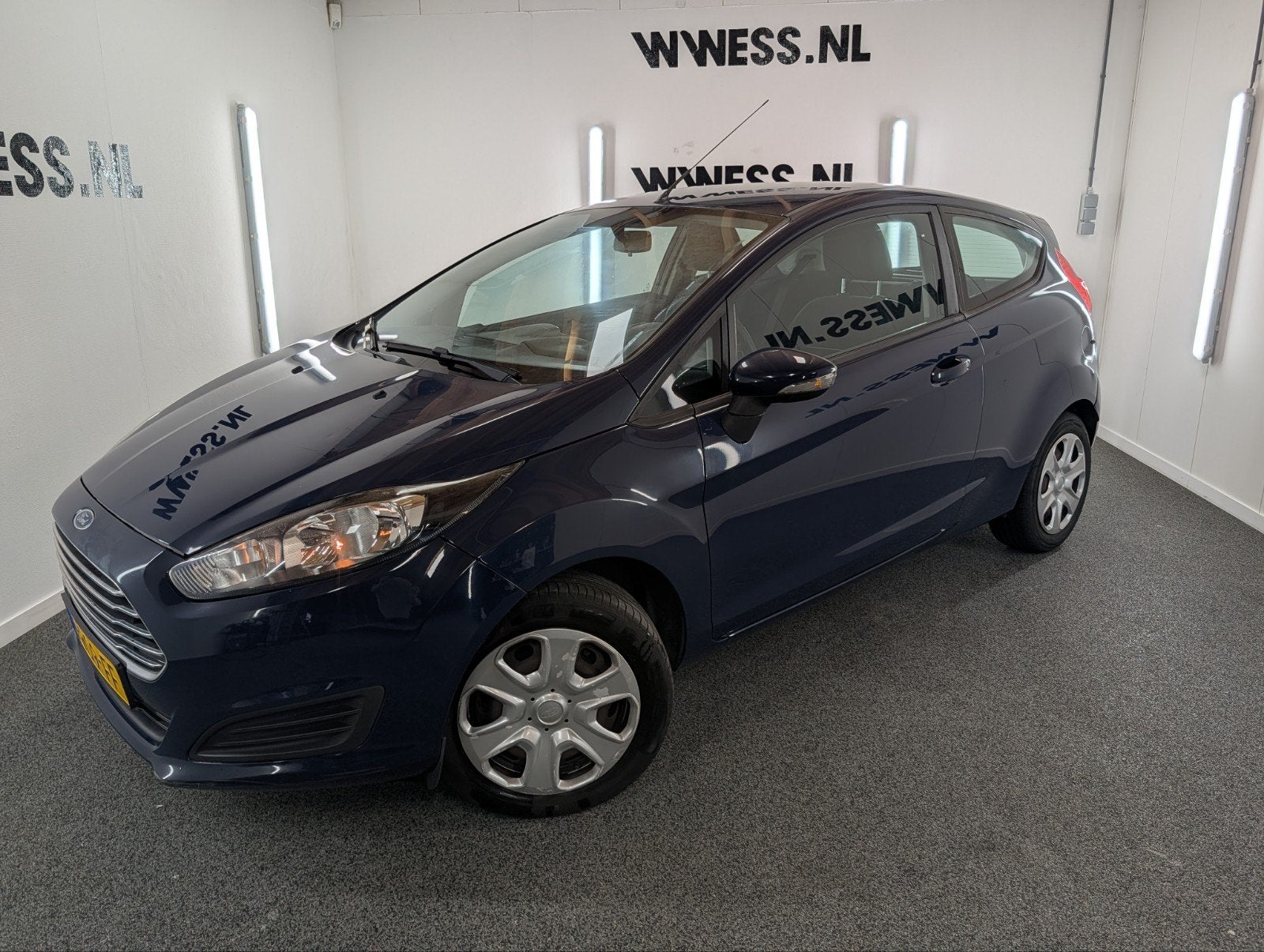 Ford Fiësta 1.25 - Blauw - 135 dKM. Nieuw APK -, Auto's, Stof, 4 cilinders, Blauw, Bedrijf