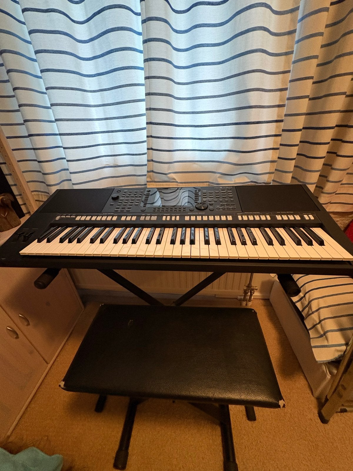 Yamaha PSR-S750 Keyboard met standaard en kruk