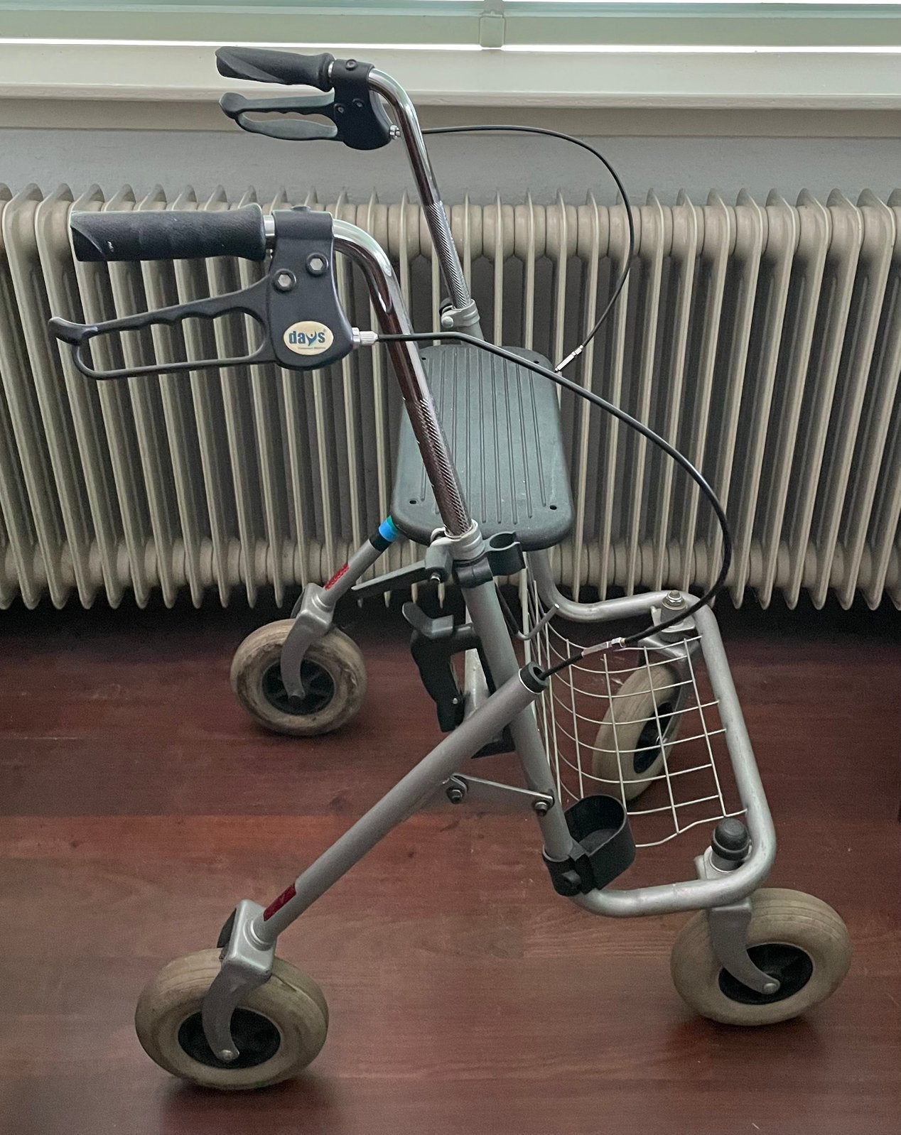 Days rollator zilver/grijs, Diversen, Rollators, Ophalen, Lichtgewicht, Zo goed als nieuw