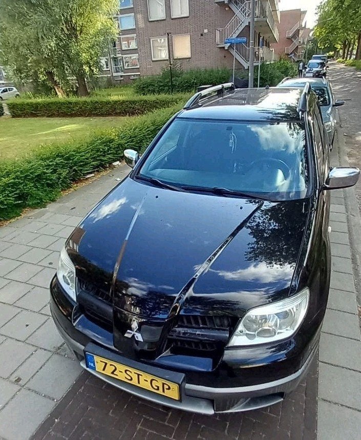 Foto 3 van Mitsubishi Outlander 2.0 MPI 2WD 2006 Zwart