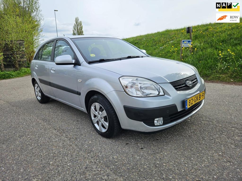 Kia Rio 1.4 X Netjes onderhouden ,Nieuwe APK, Auto's, Voorwielaandrijving, Gebruikt, Zwart, 4 cilinders