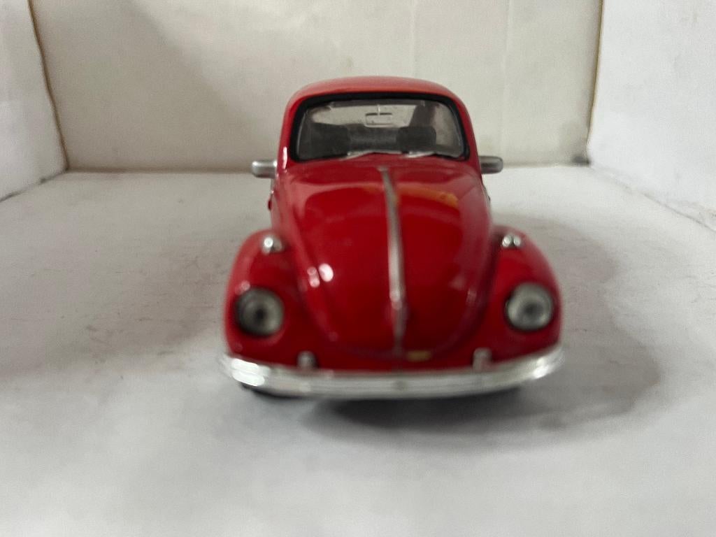Vw Kever. Rood, Hobby en Vrije tijd, Modelauto's | Overige schalen, Ophalen of Verzenden, Zo goed als nieuw, Auto
