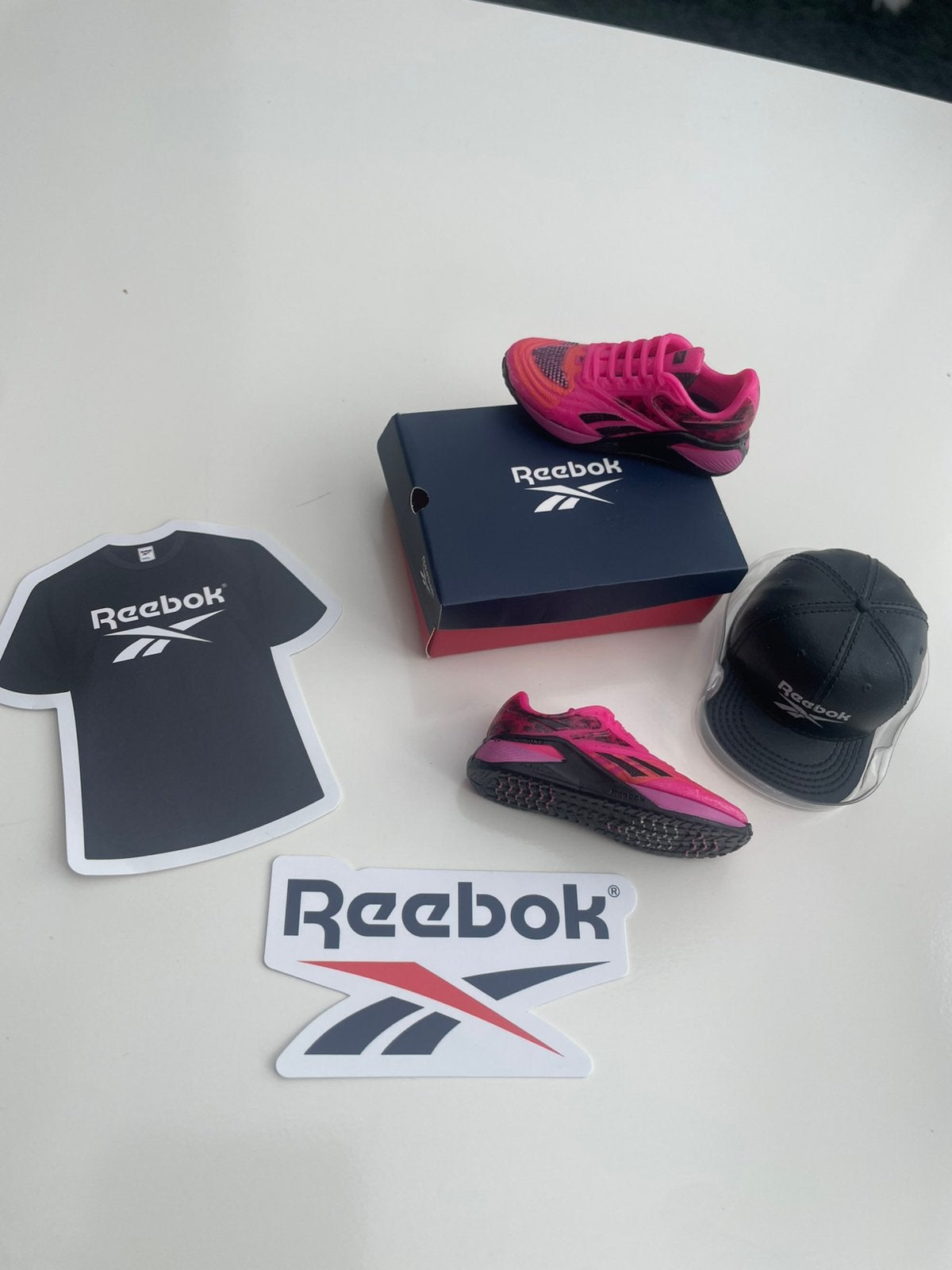 Zuru mini brands sneakers, Ophalen, Zo goed als nieuw