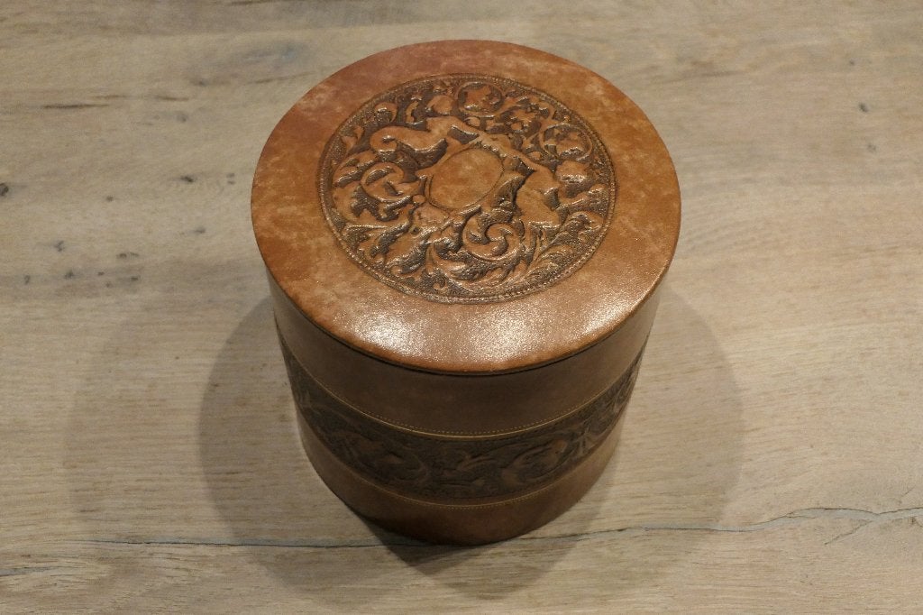 Antieke lederen doos met reliëfdecoratie, Antiek en Kunst, Ophalen