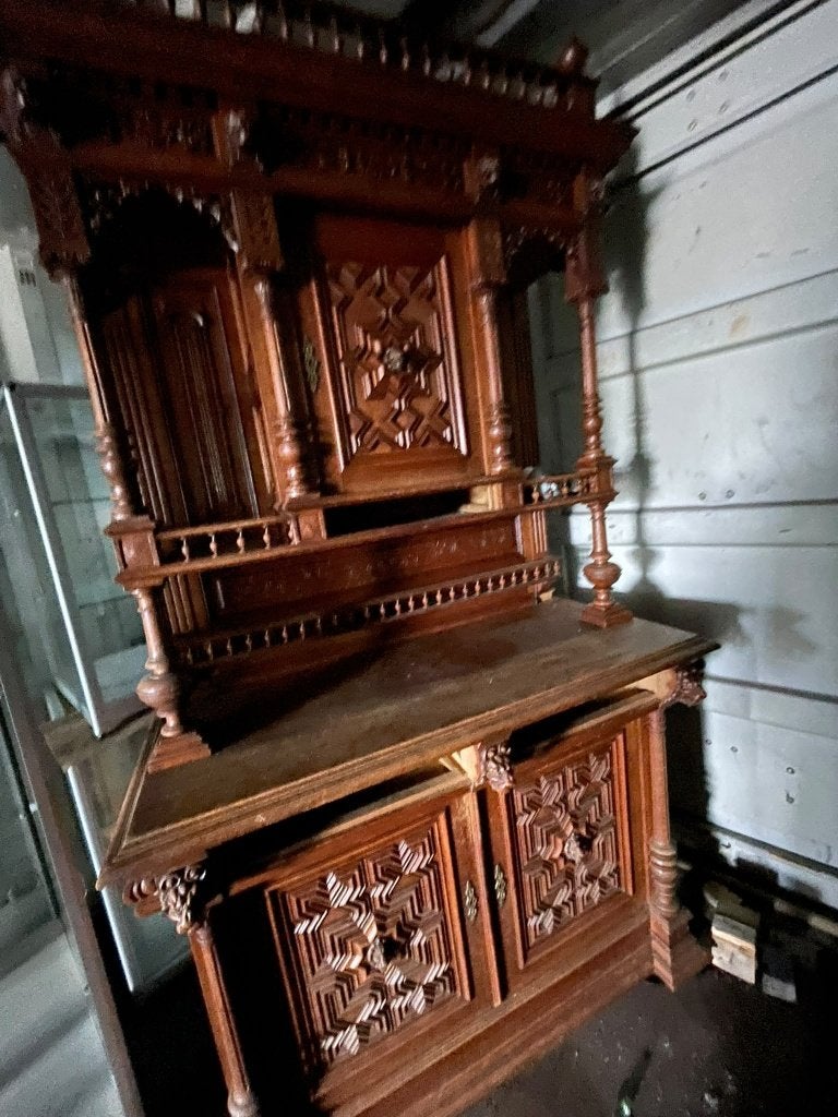 Oude buffetkast / pronkkast met veel houtsnijwerk, Ophalen