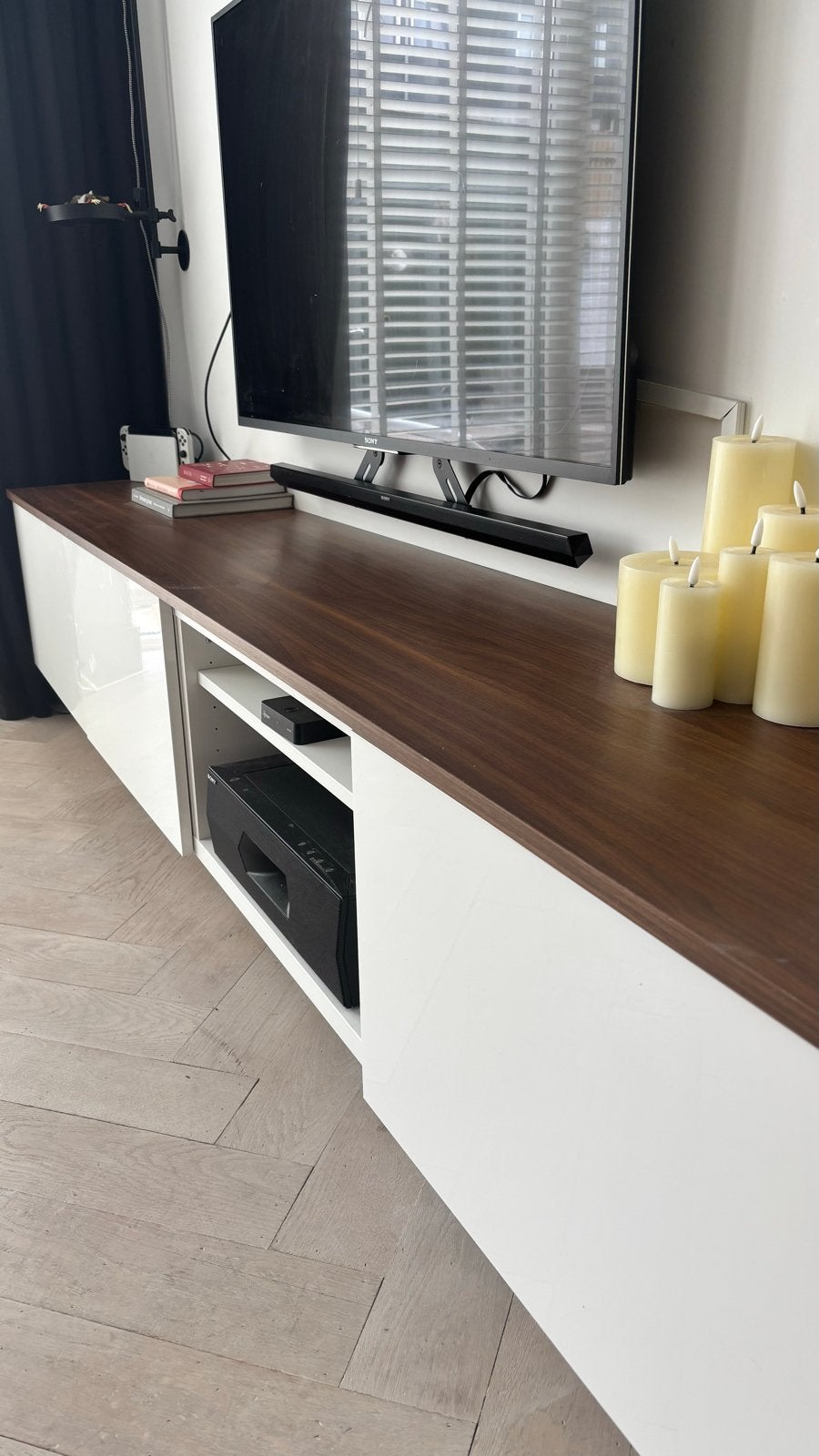 IKEA BESTA TV-meubel met walnoot houten blad, Ophalen, 150 tot 200 cm, Zo goed als nieuw, Minder dan 100 cm