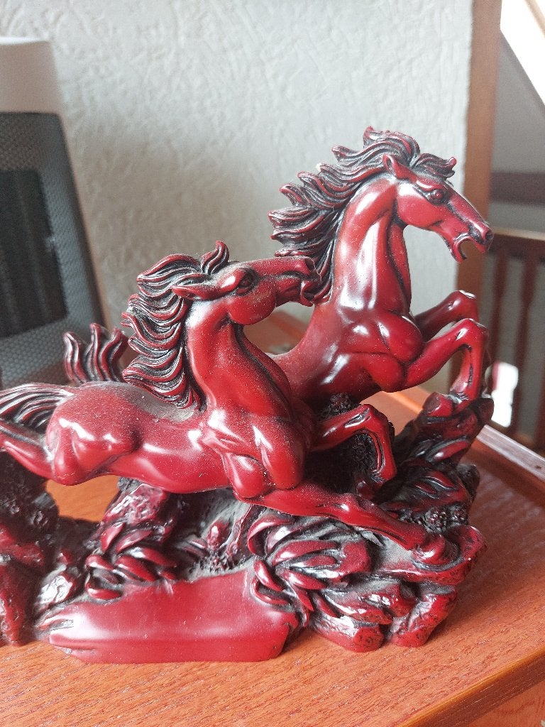 prachtig beeldje, Antiek en Kunst, Kunst | Beelden en Houtsnijwerken, Ophalen, Geglazuurd, Art deco, Rood