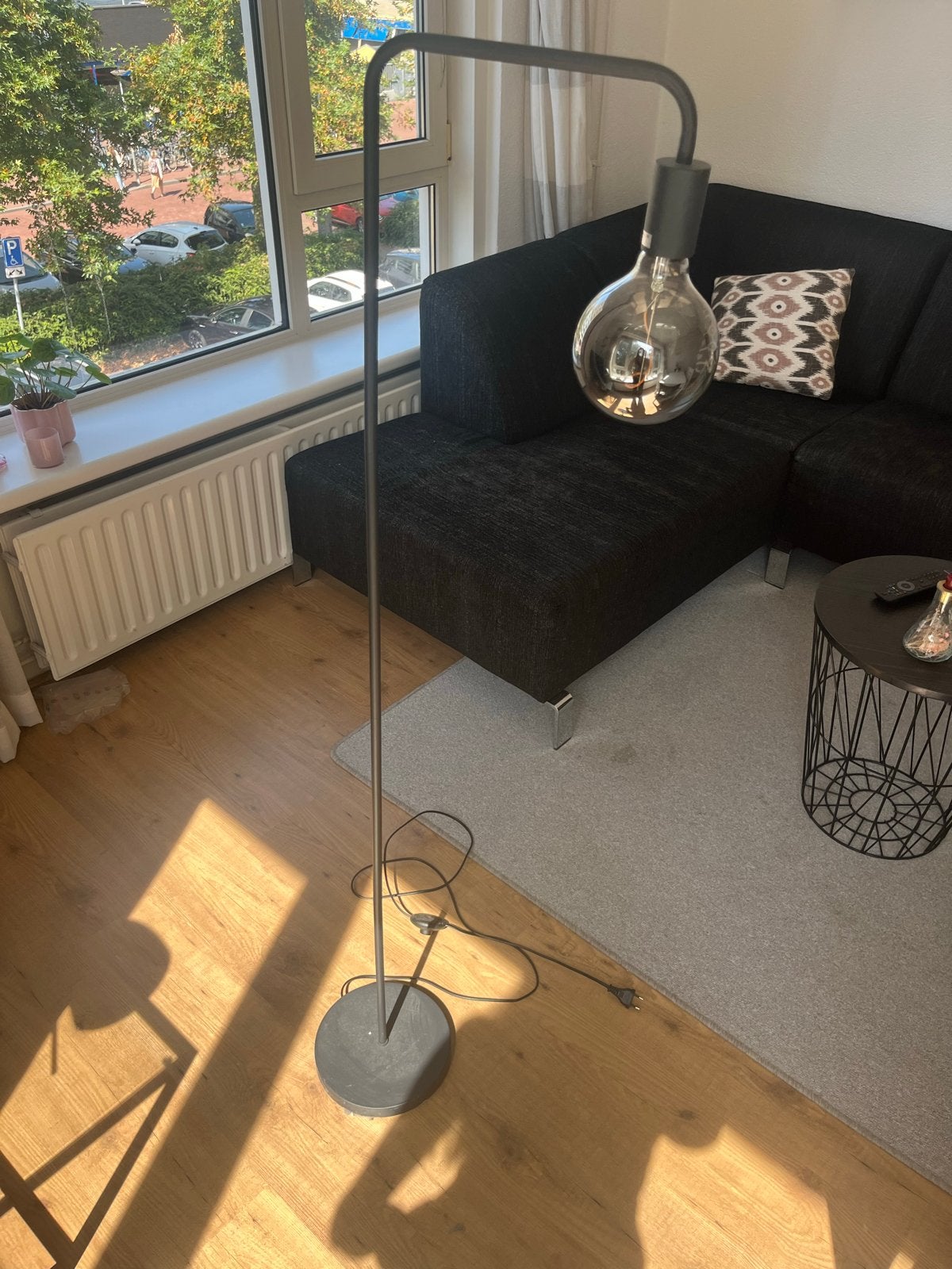 Zwarte staande lamp, Huis en Inrichting, Ophalen, Gebruikt, E27 (groot), Metaal