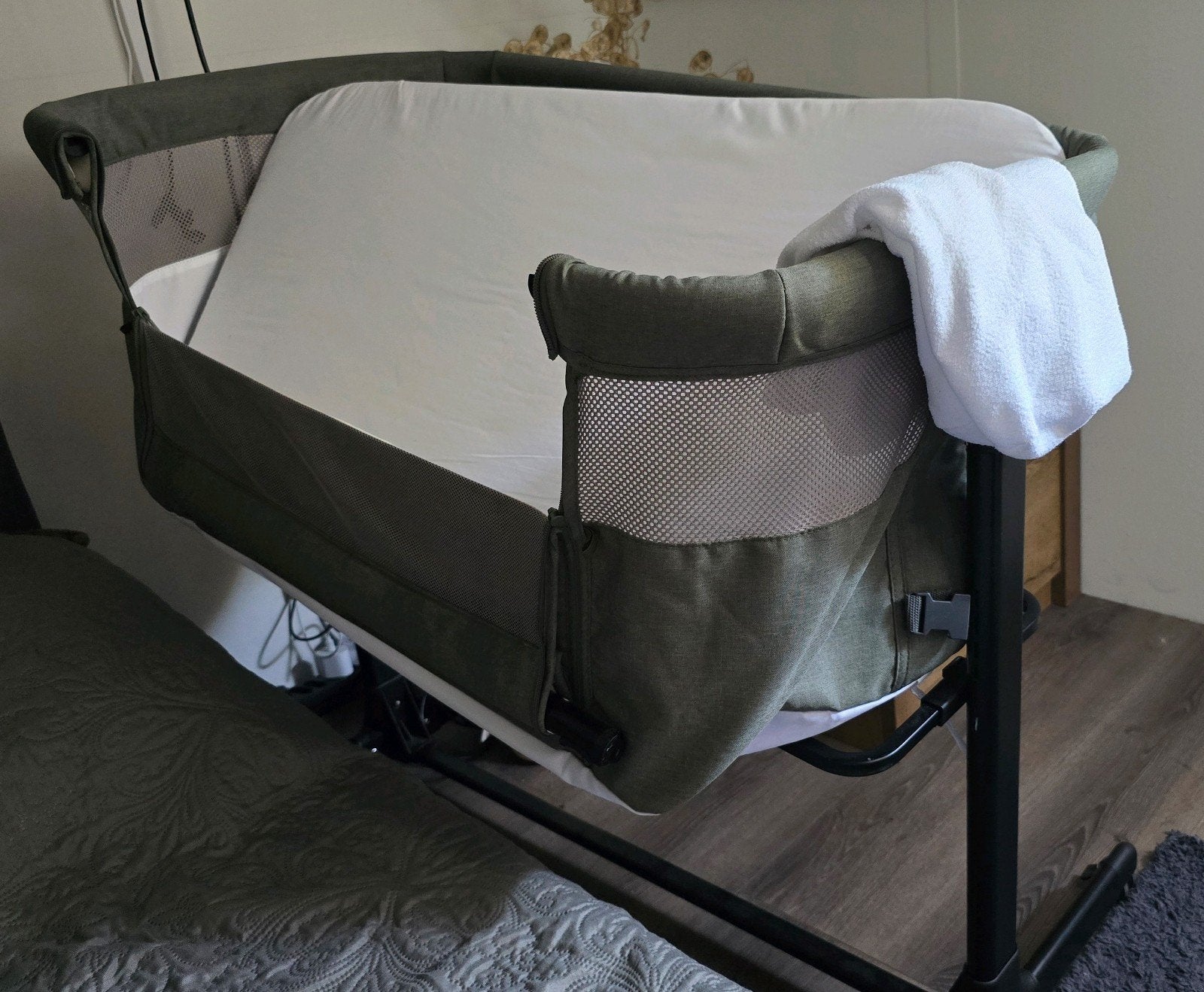 Eén Novi Goodnight Co-Sleeper Wieg met Anti-Reflux Functie, Kinderen en Baby's, Ophalen, Zo goed als nieuw, Overige typen