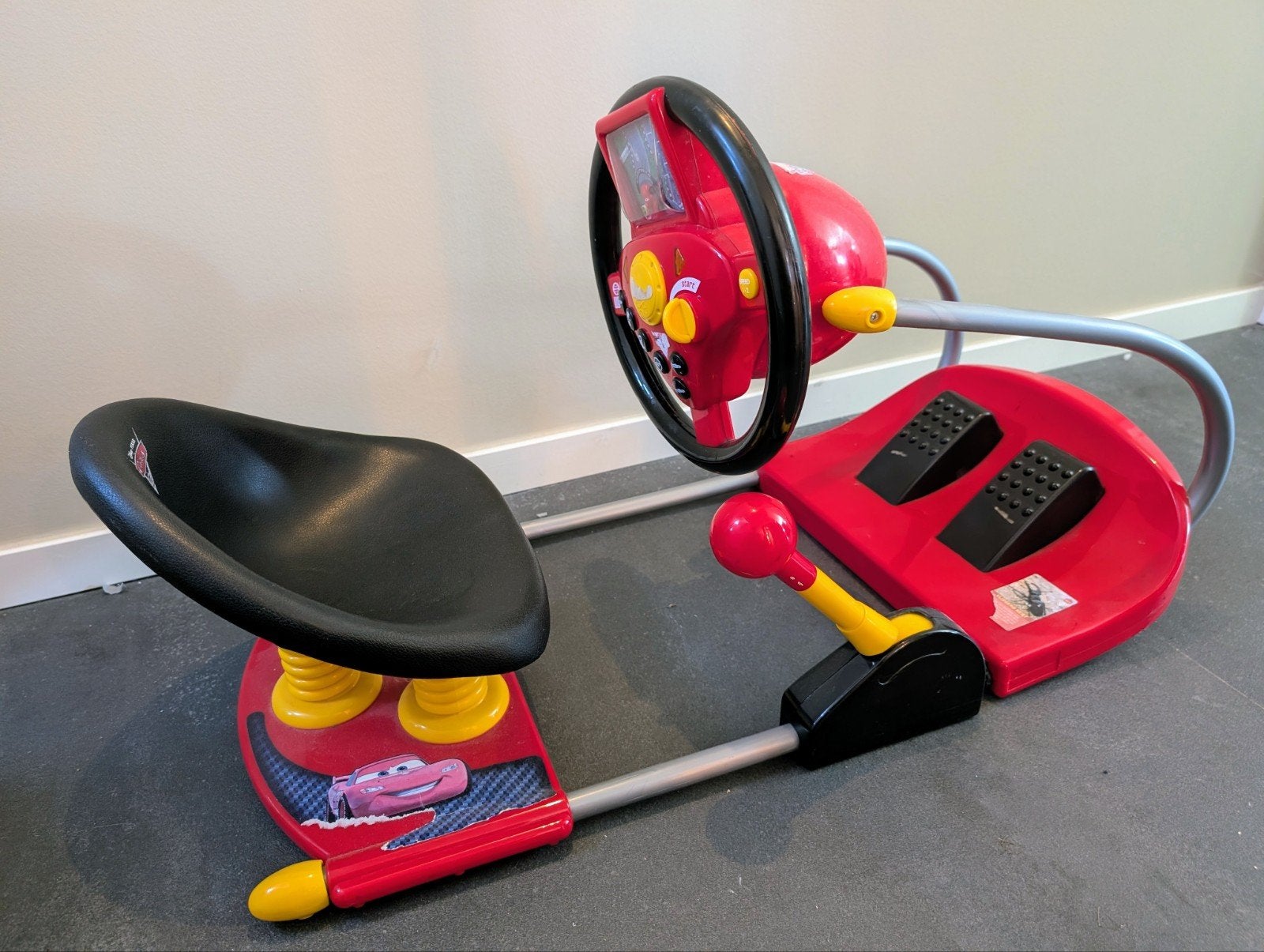 Cars Lightning McQueen Race Simulator, Kinderen en Baby's, Speelgoed | Speelgoedvoertuigen, Ophalen, Gebruikt