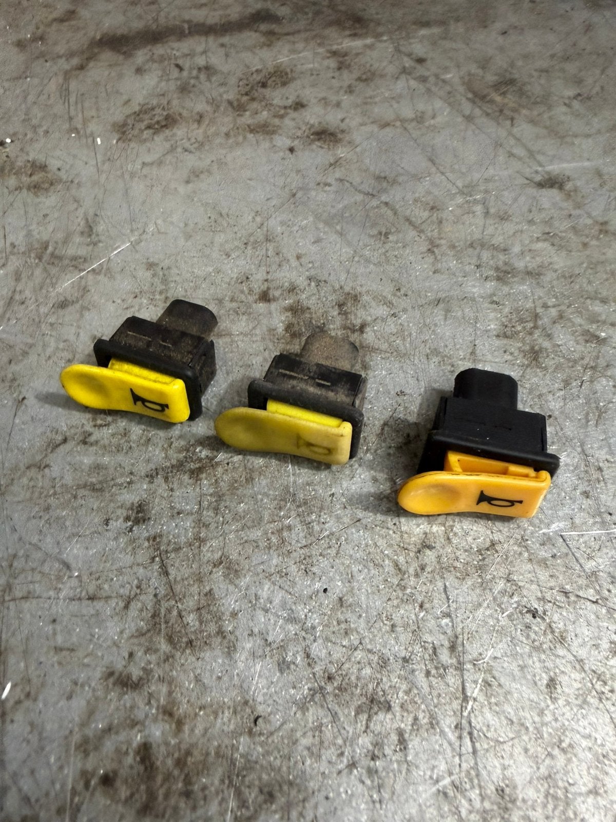 Piaggio claxon knop zip tph skr 50cc 125cc 180cc, Ophalen of Verzenden
