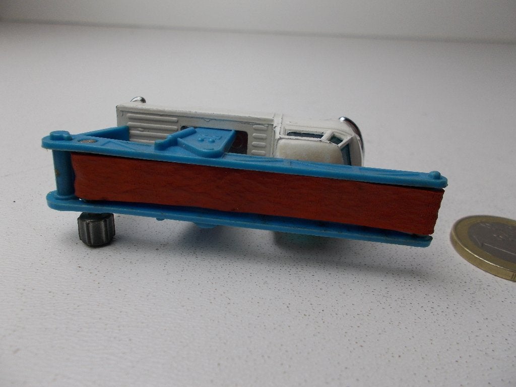 1966 Husky Models No. 32 VOLKSWAGEN BUS + WORKING CONVEYOR!, Ophalen of Verzenden, Zo goed als nieuw, Bus of Vrachtwagen, Overige merken